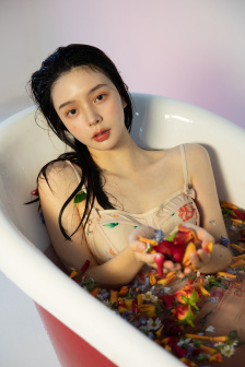 《她的丰满》在线观看